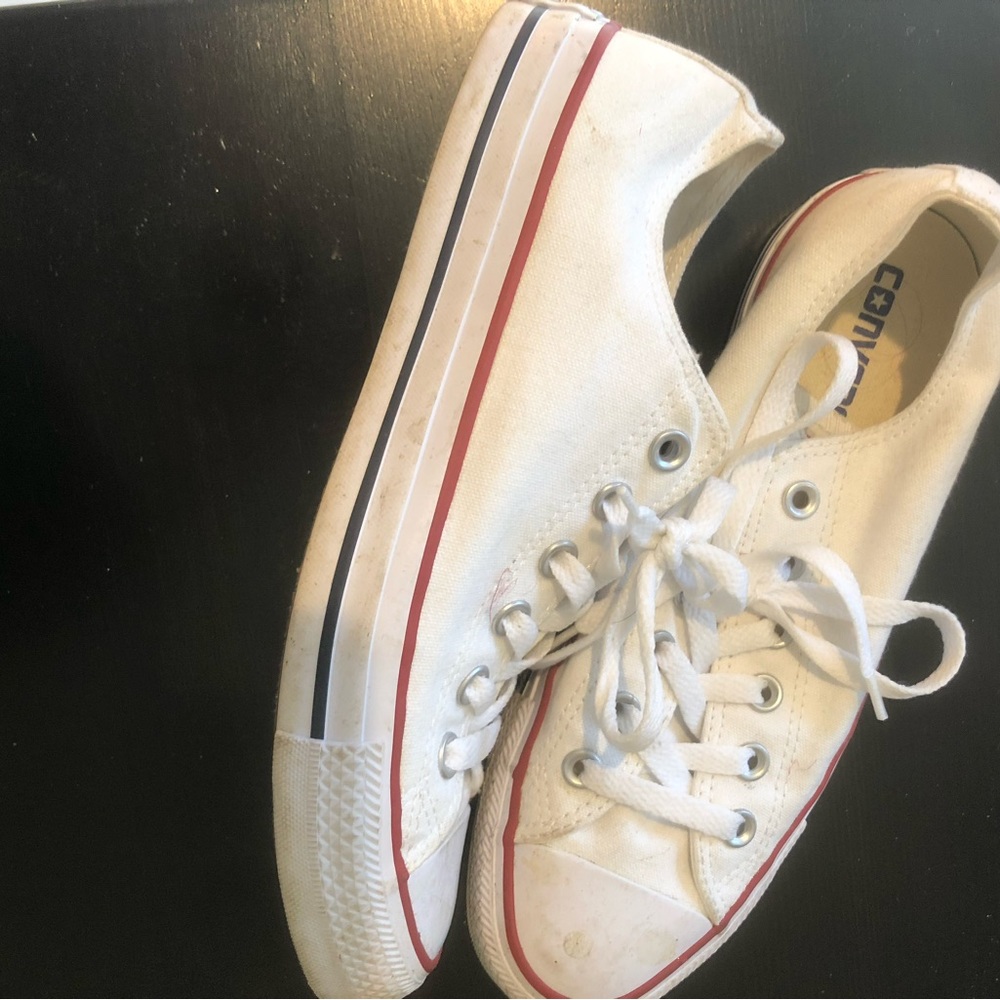 Women’s low top converse